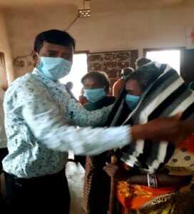 Peace Foundation activity: Blanket and Mask Distribution Among Older People (photo 3 of 8)